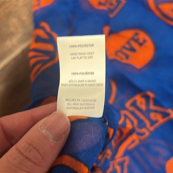 NWT New York Knicks NYK Infinity Scarf - Picture 5 of 5